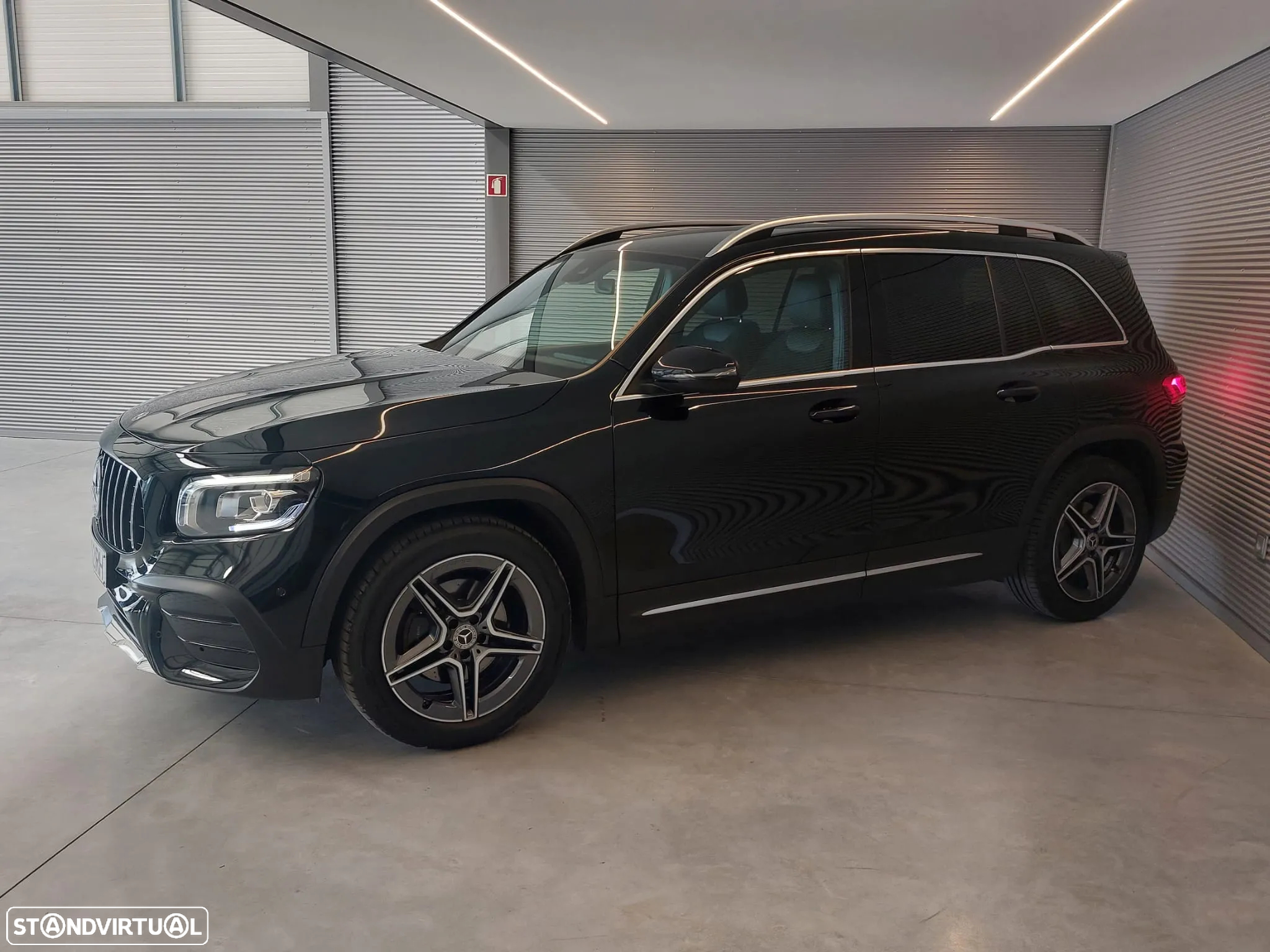 Mercedes-Benz GLB 200 AMG Line - 2