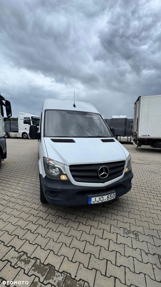 Mercedes-Benz Sprinter - 2