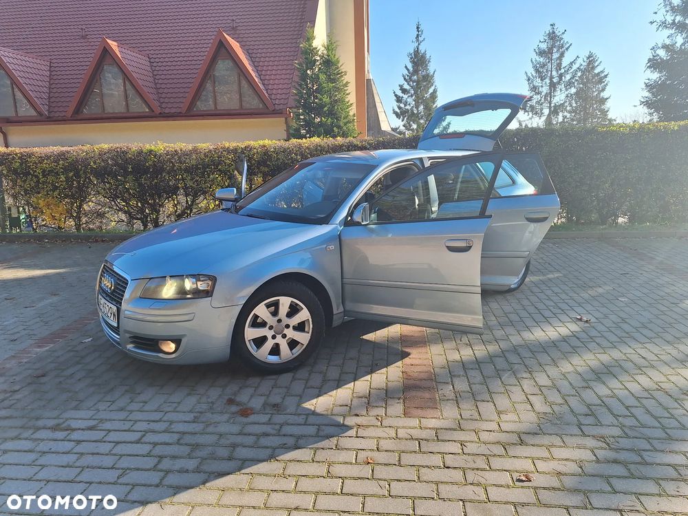 Audi A3 Sportback 1.6 FSI Ambition - 1