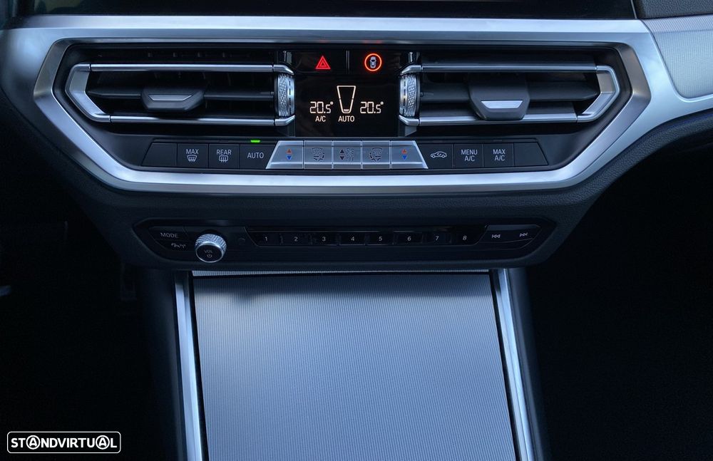 BMW 318 d Pack Desportivo M Auto - 17