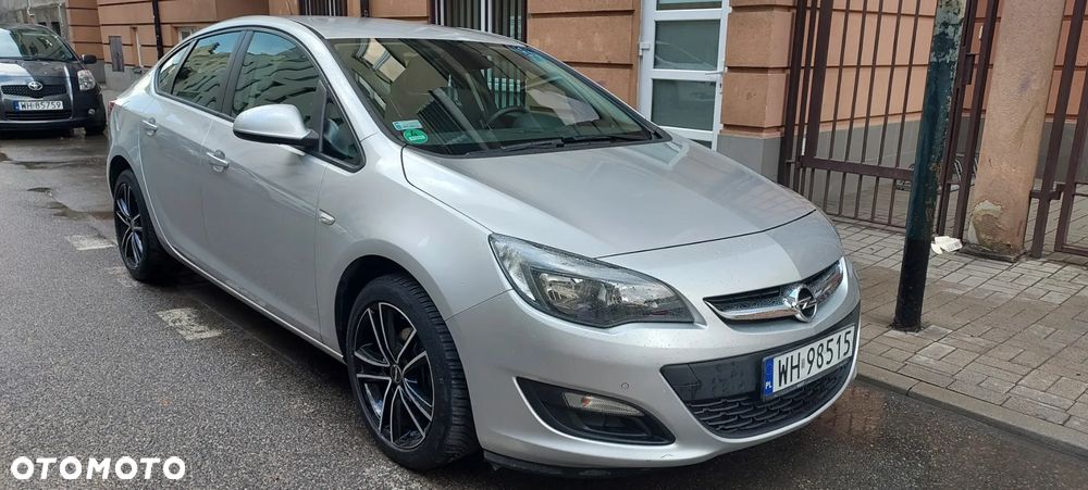 Opel Astra 1.4 Turbo Edition - 1