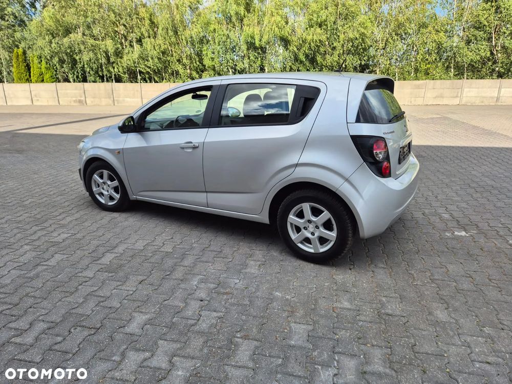 Chevrolet Aveo - 4