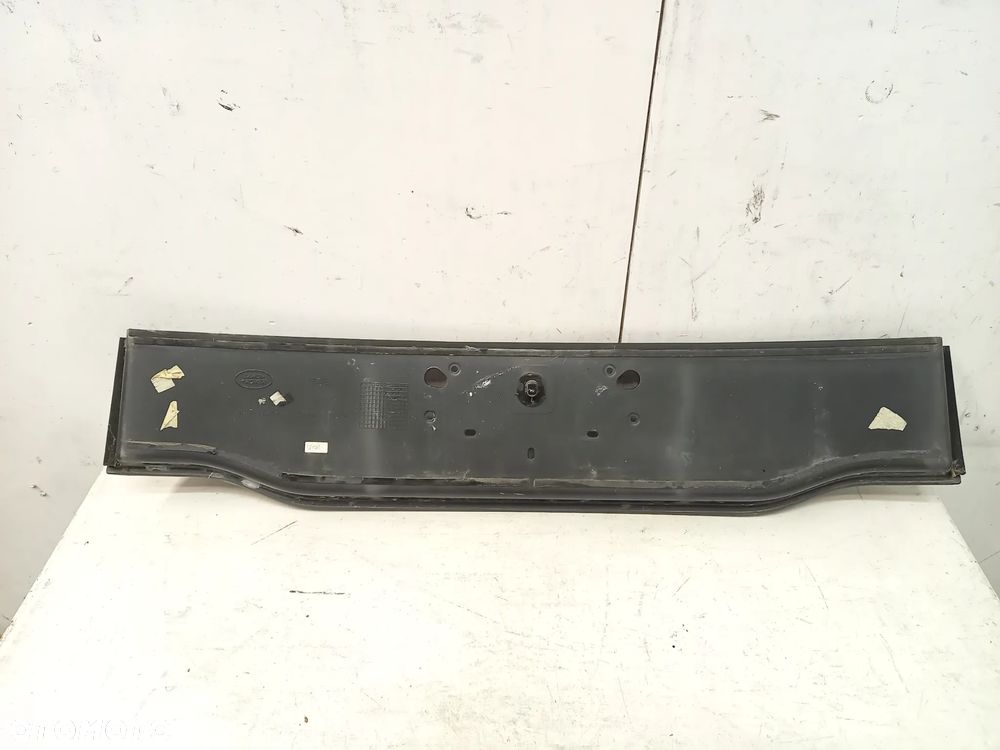 Land Rover Discovery Sport L550 blenda listwa na klape tyl - 4