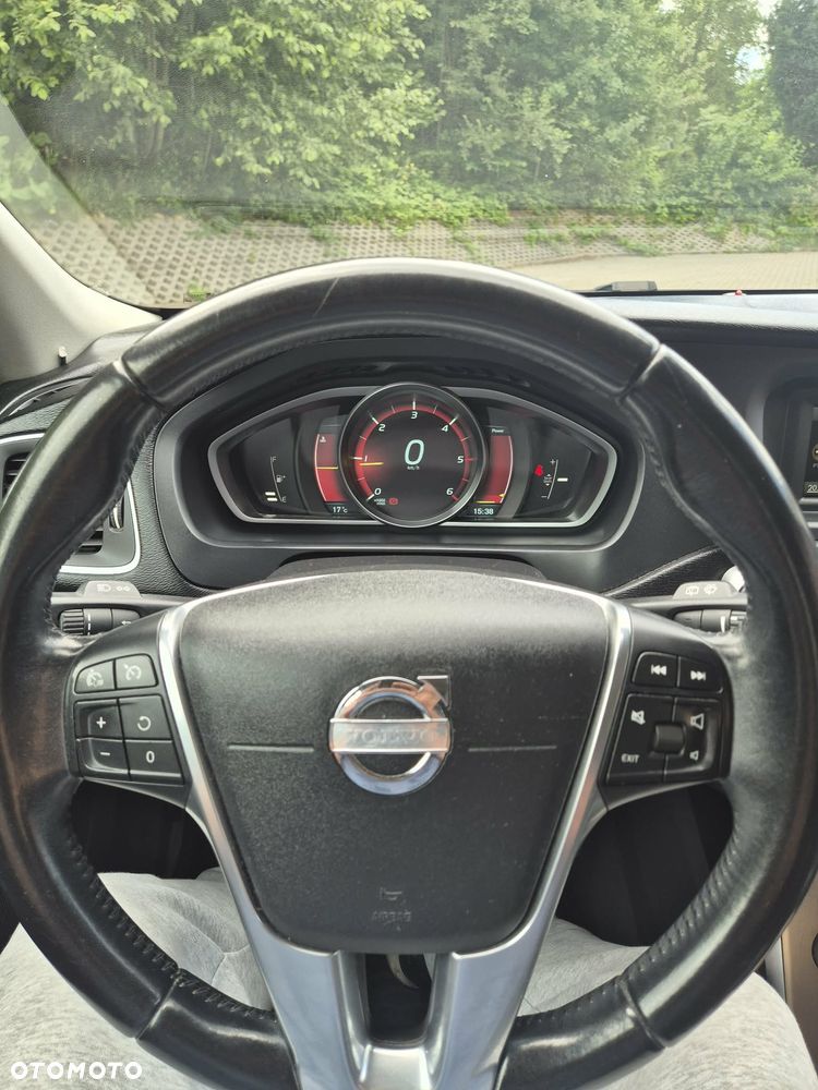 Volvo V40 Cross Country - 9
