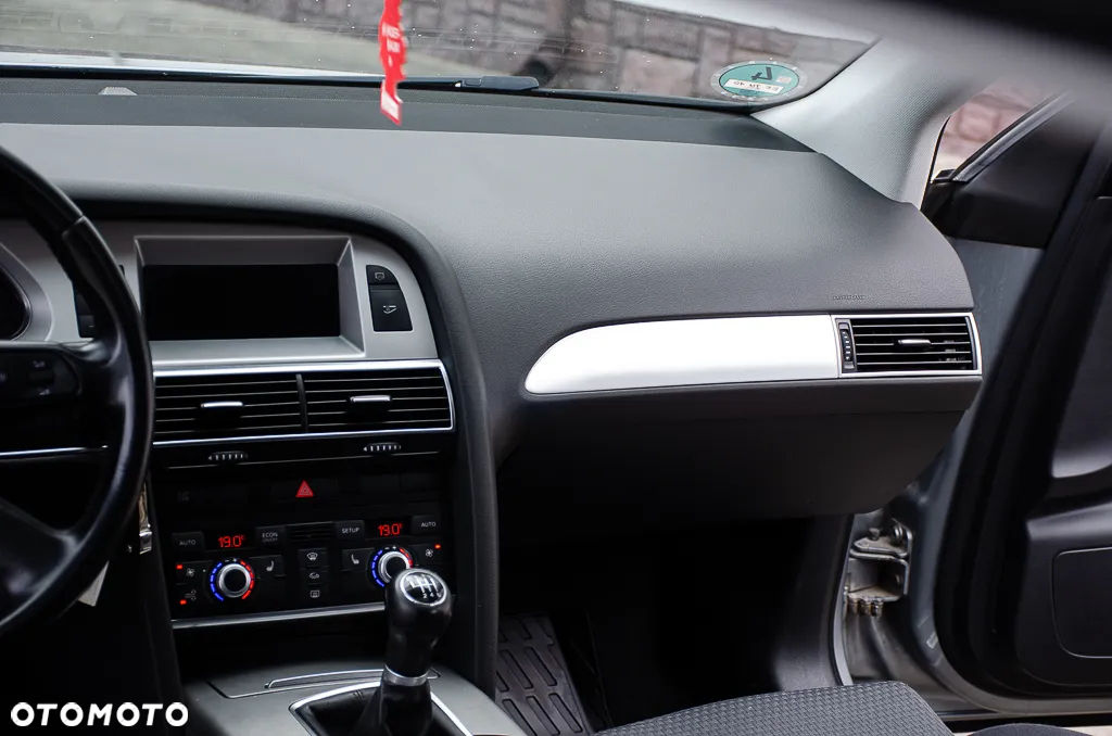 Audi A6 Avant 2.4 - 32