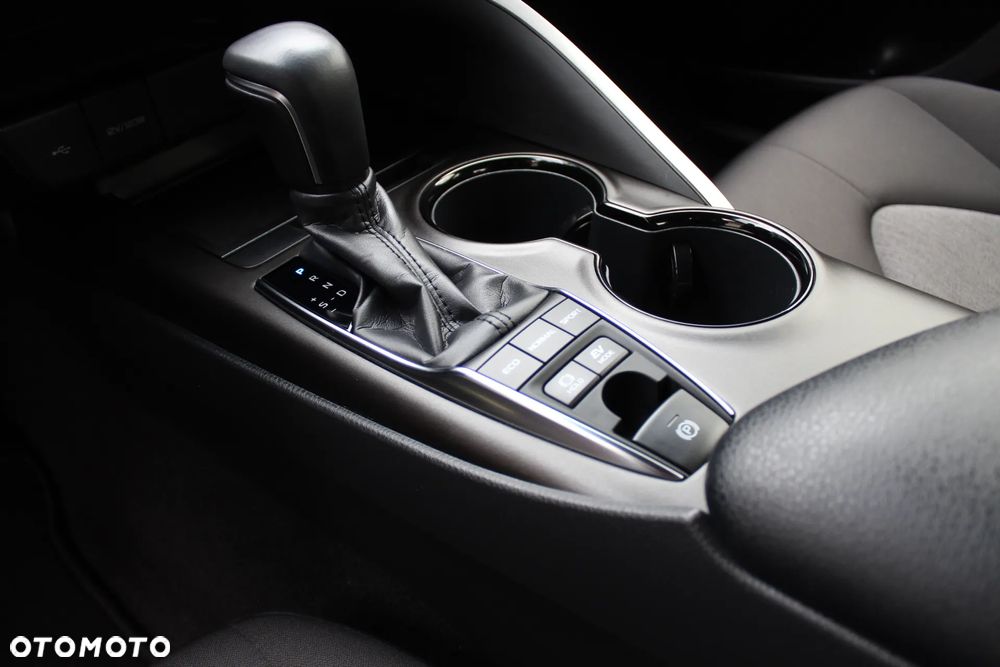 Toyota Camry 2.5 Hybrid Comfort CVT - 25