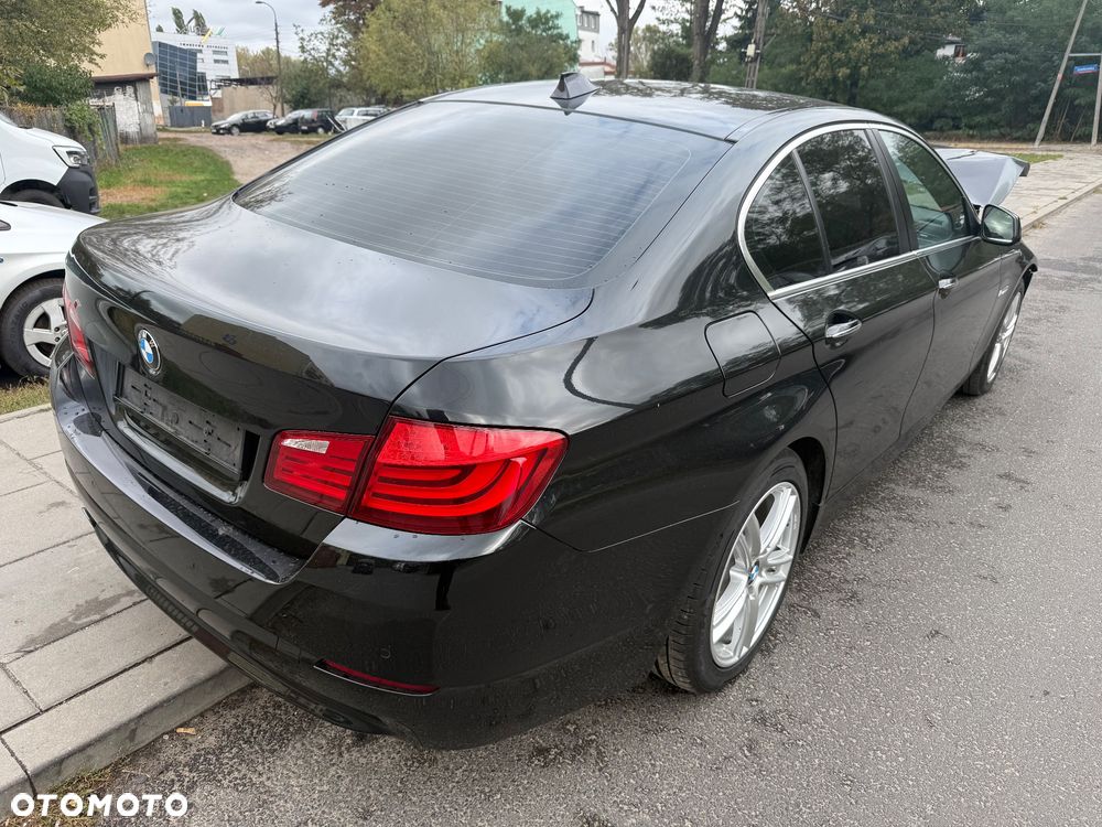 BMW Seria 5 528i xDrive - 4