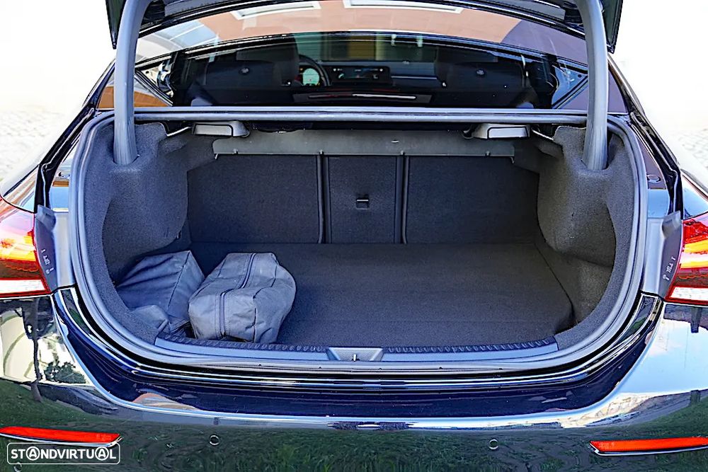 Mercedes-Benz A 250 Limousine e AMG Line - 17