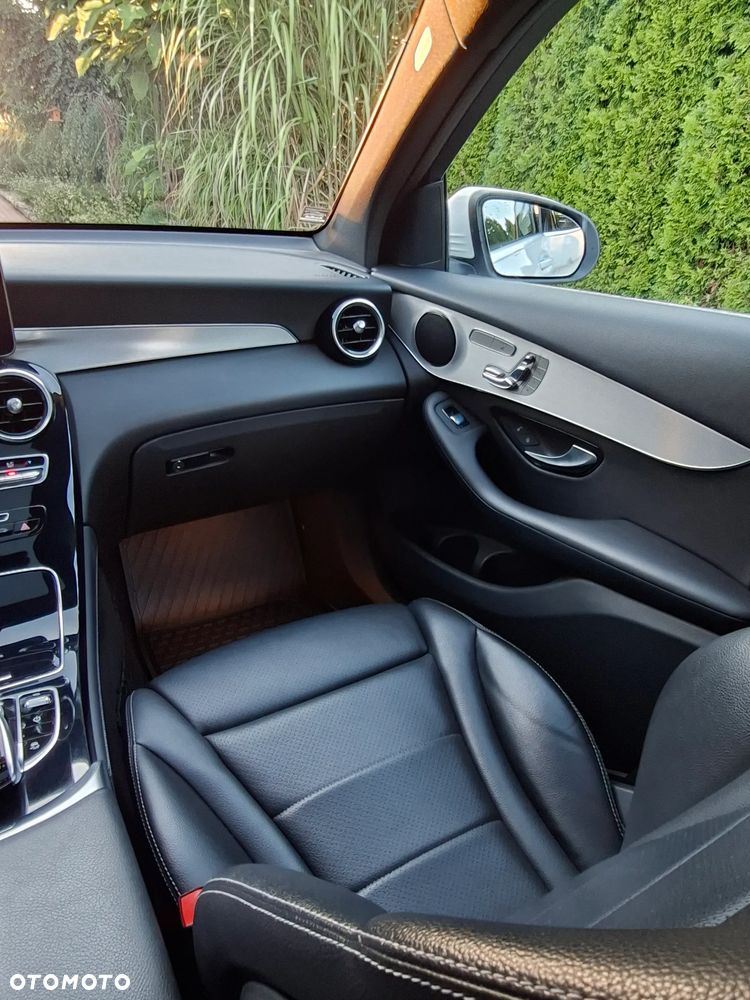 Mercedes-Benz GLC 300 4Matic 9G-TRONIC - 22