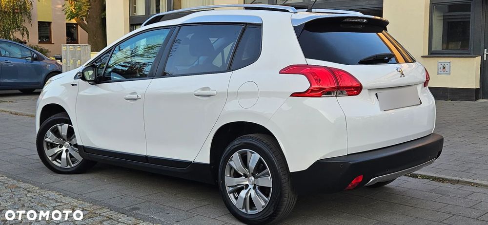 Peugeot 2008 1.2 Pure Tech Style S&S - 25