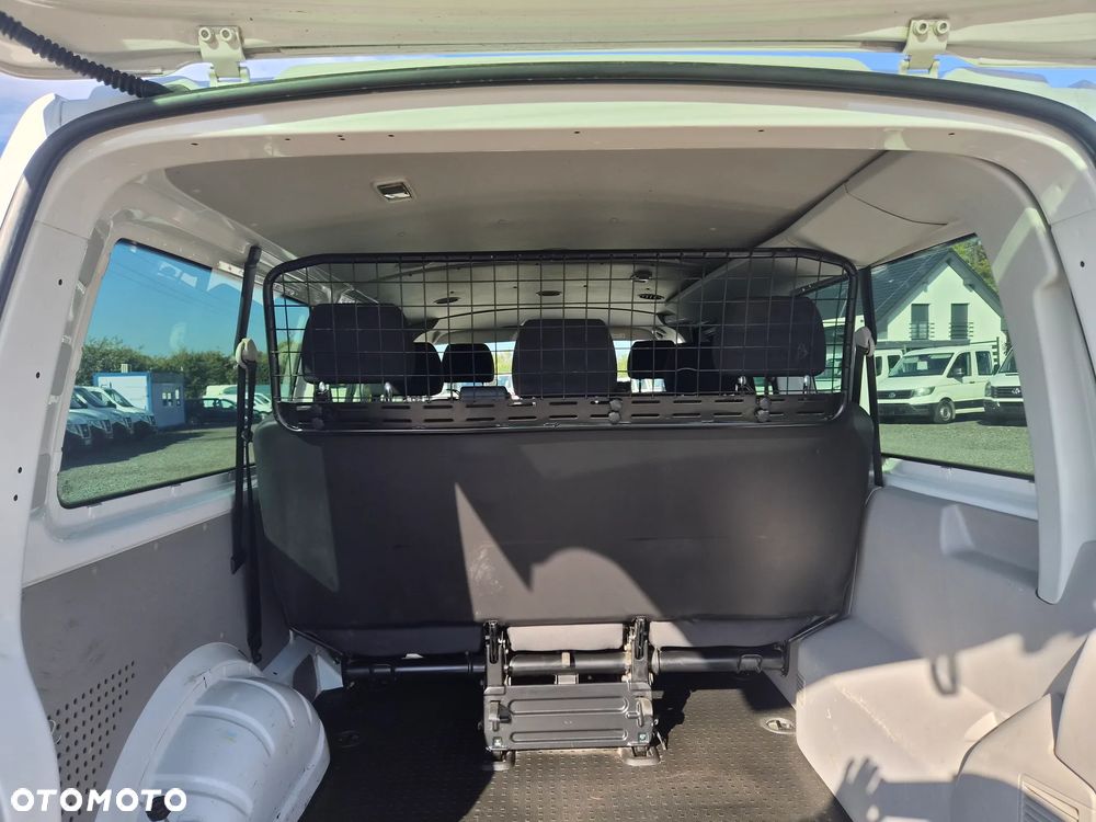 Volkswagen Transporter - 11