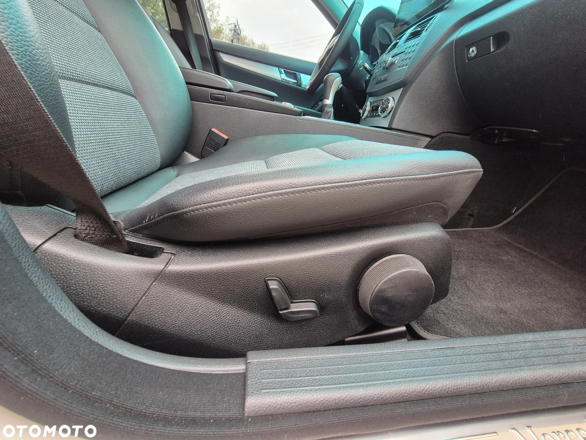 Mercedes-Benz Klasa C 180 T Kompressor BlueEFFICIENCY Avantgarde - 32