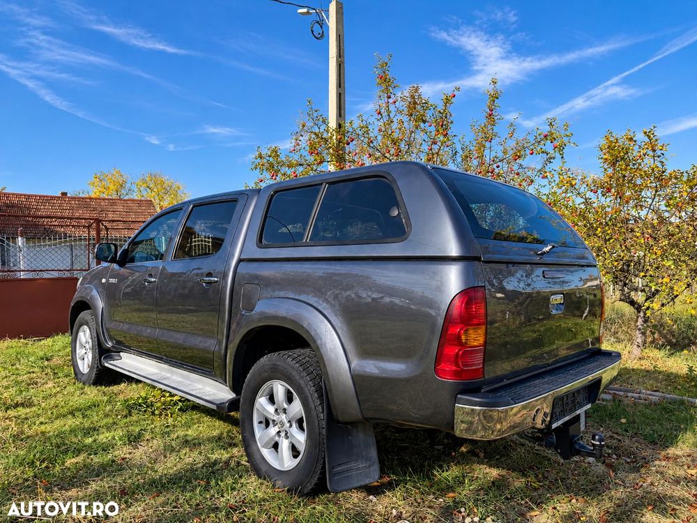 Toyota Hilux 4x4 Double Cab Sol - 4