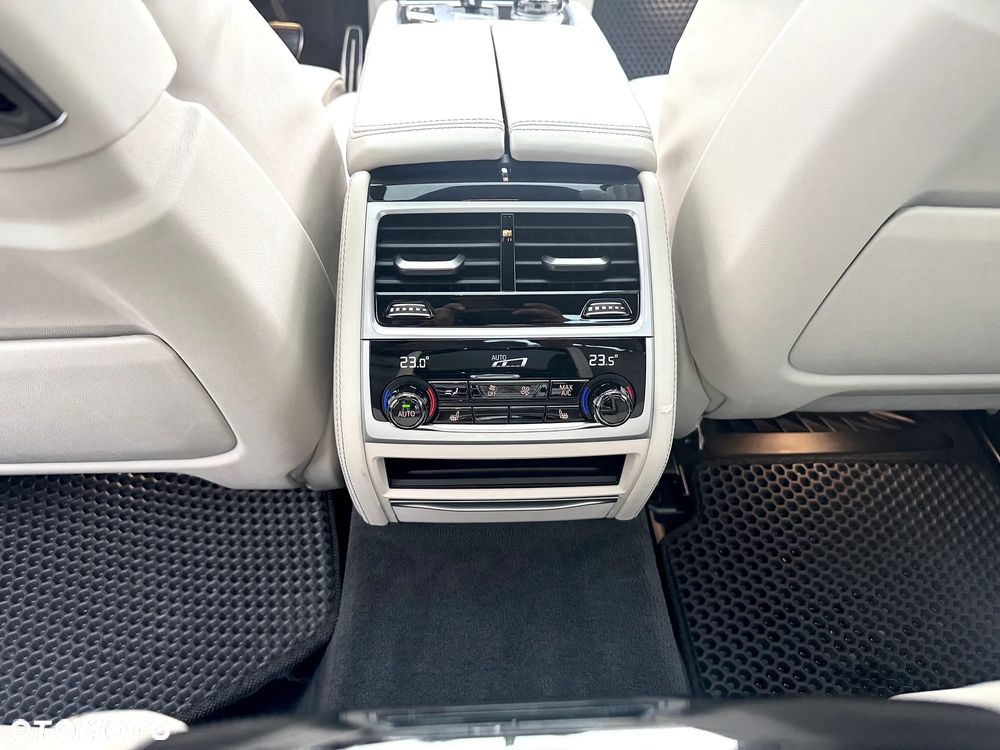 BMW Seria 7 750i xDrive sport - 20