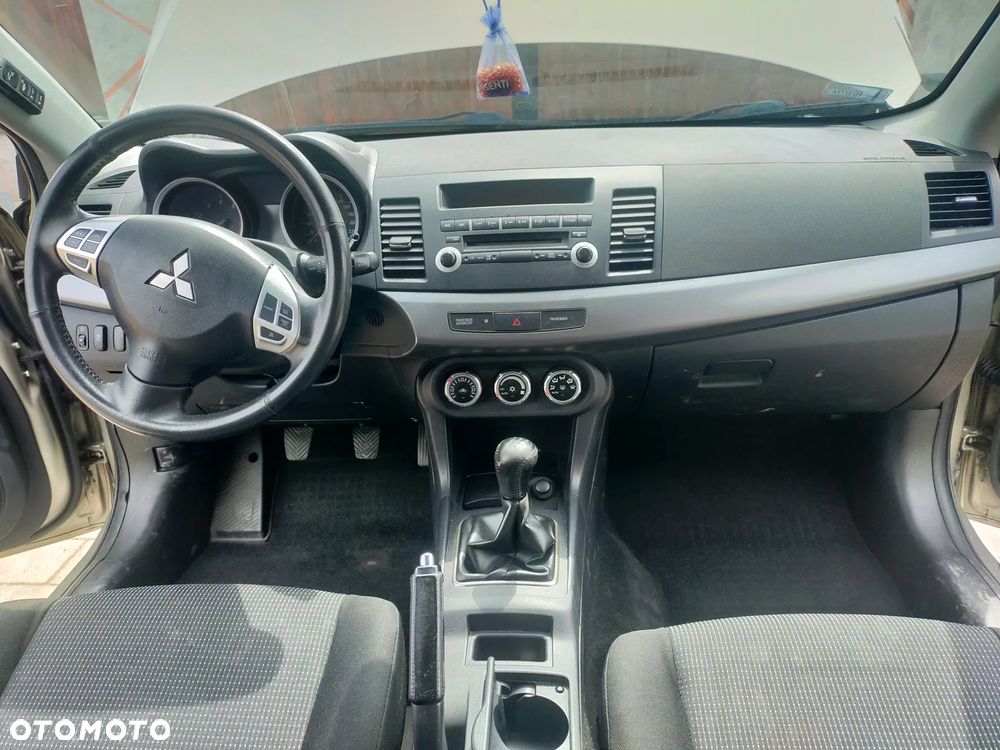 Mitsubishi Lancer 1.8 Intense - 19