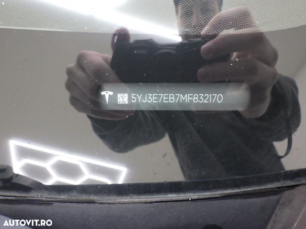 Tesla Model 3 Langstreckenbatterie Allradantrieb Dual Motor - 8