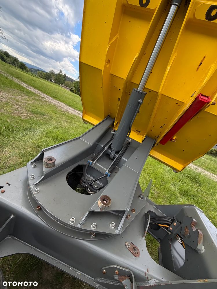 Wacker Neuson DW90 Wozidło 4x4 OBROTOWE.  9 ton ładowność z Pełną kabiną.  1799 mtg 2022 rok. Jak nowe z salonu PERKINS turbo silnik 4cylindry! Pochodzi z Norweskiego Gospodarstwa Ziemniaczanego! Pełne sterowanie dżojstik REWERS HYDROSTATIC. Ogrzewana wentylowana Kabina Opony zero zużycia. Aktualna DEKRA. Kamery wysokiej jakośći! Zero luzów i wycieków. Szybka wolna jazda. Wielka Okazja. Oświetlenie pełne Fabryczne. Hak. Podzespoły dosłownie Nowe! Lokalizacja NOWY SĄCZA - 21