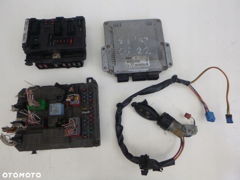 Citroen C5 2,2 HDI sterownik 0281010885 - 1