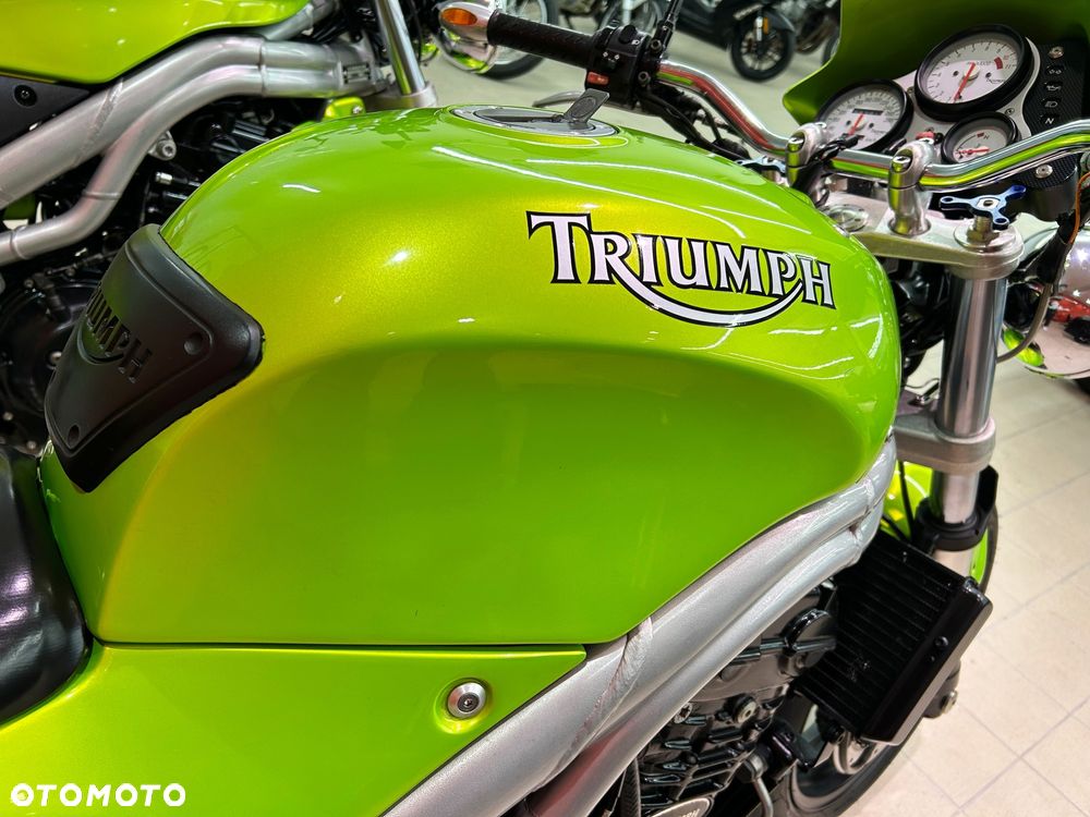 Triumph T - 12
