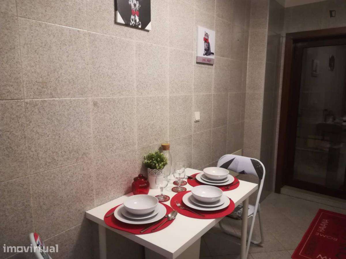 Quarto - localizado em Santo Ildefonso Porto - Grande imagem: 4/6