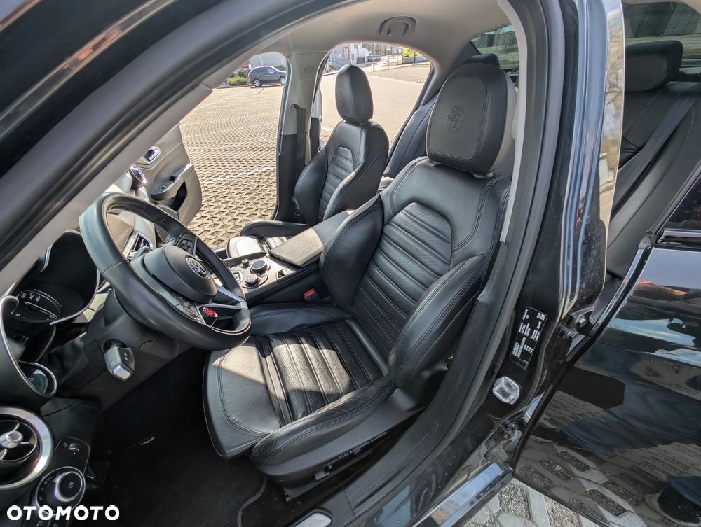 Alfa Romeo Giulia 2.0 Turbo Veloce Q4 - 11