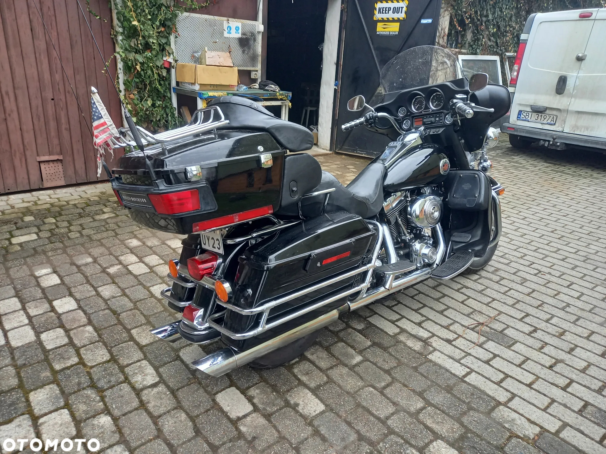 Harley-Davidson FLHTCU Ultra - 2