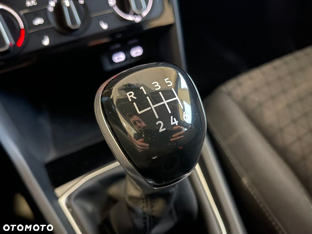 Volkswagen T-Cross - 23