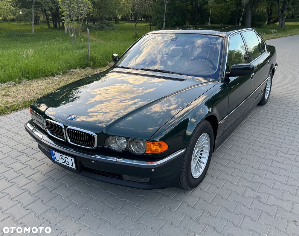 BMW Seria 7 750i - 1