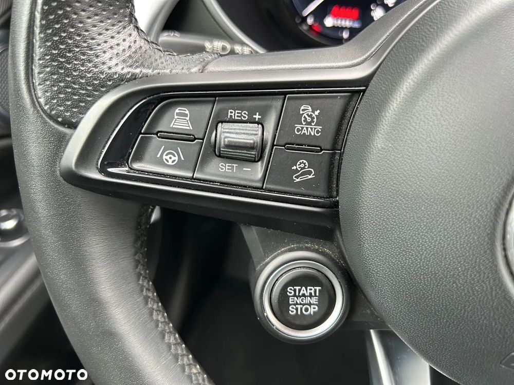 Alfa Romeo Stelvio 2.0 Turbo Veloce Q4 - 17