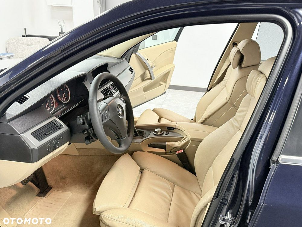 BMW Seria 5 525i Touring - 36