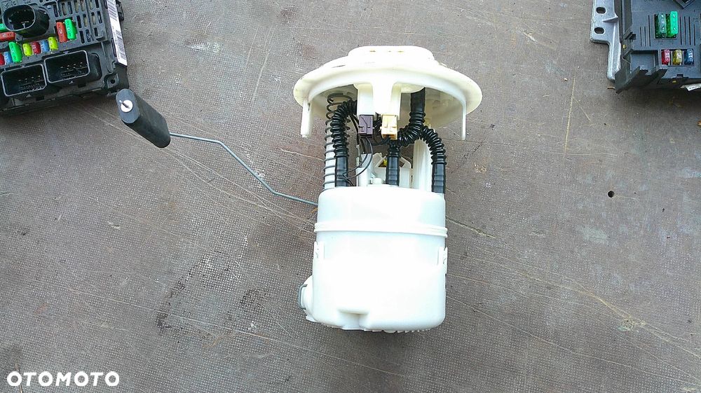 PEUGEOT 407 2.0 16V POMPA PALIWA - 2