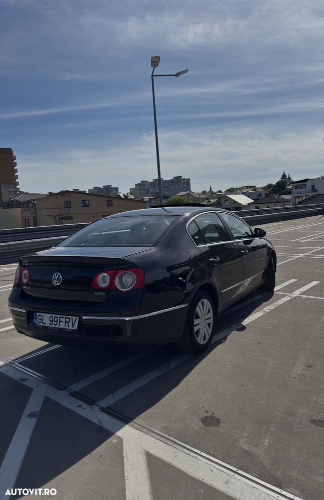 Volkswagen Passat - 4