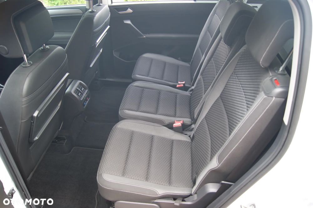 Volkswagen Touran 2.0 TDI SCR DSG ACTIVE - 26