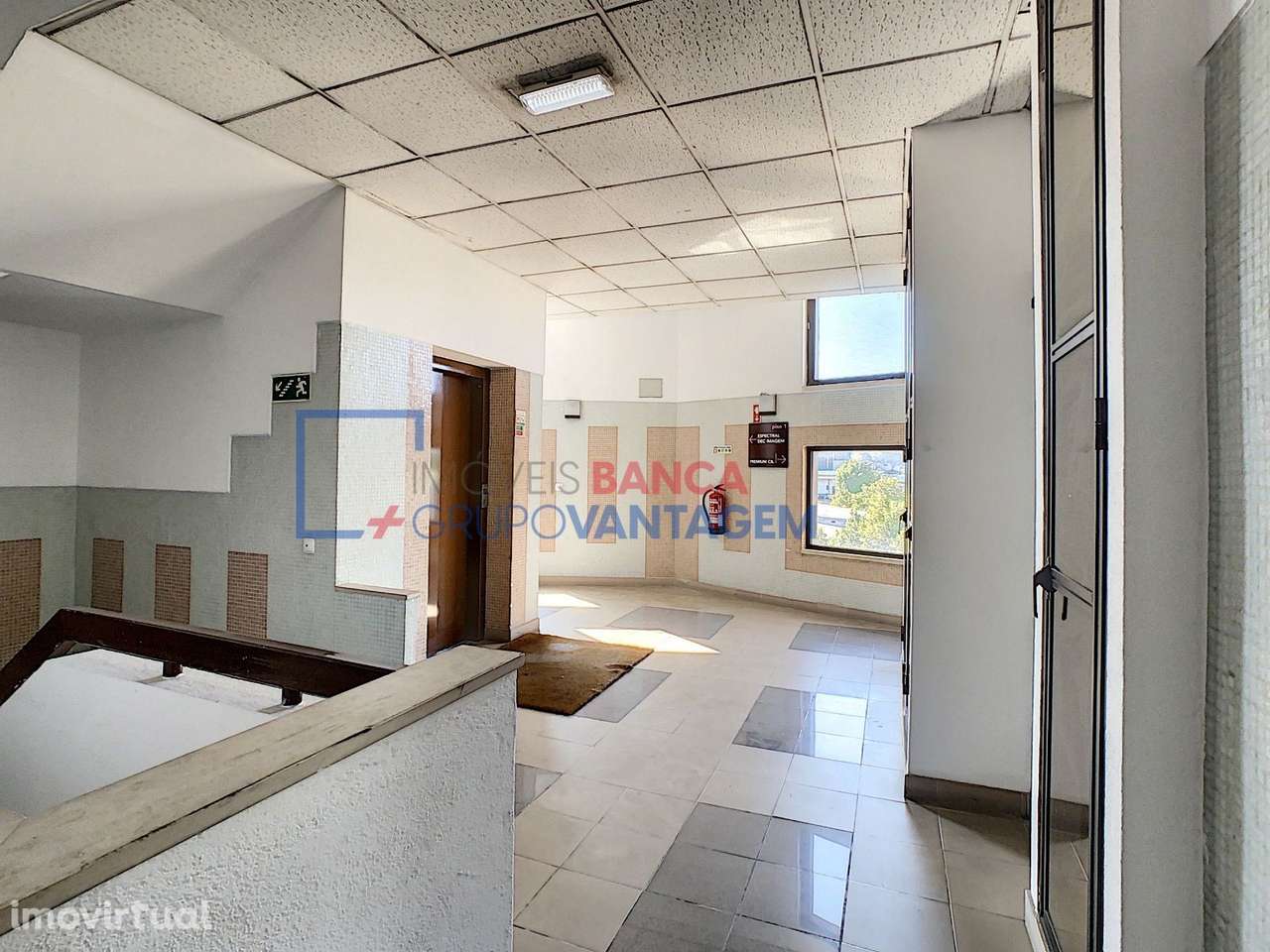 Escritório com 300m2 em Condomínio Fechado com Segurança 24 horas e... - Grande imagem: 4/23