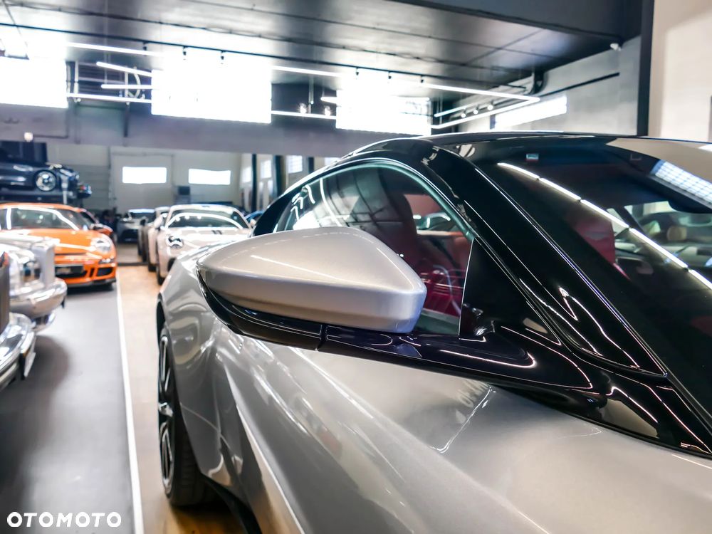 Aston Martin DB11 V12 AMR - 23