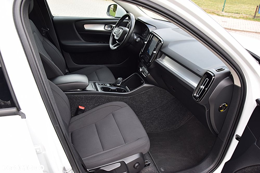 Volvo XC 40 T3 Geartronic Momentum Pro - 11