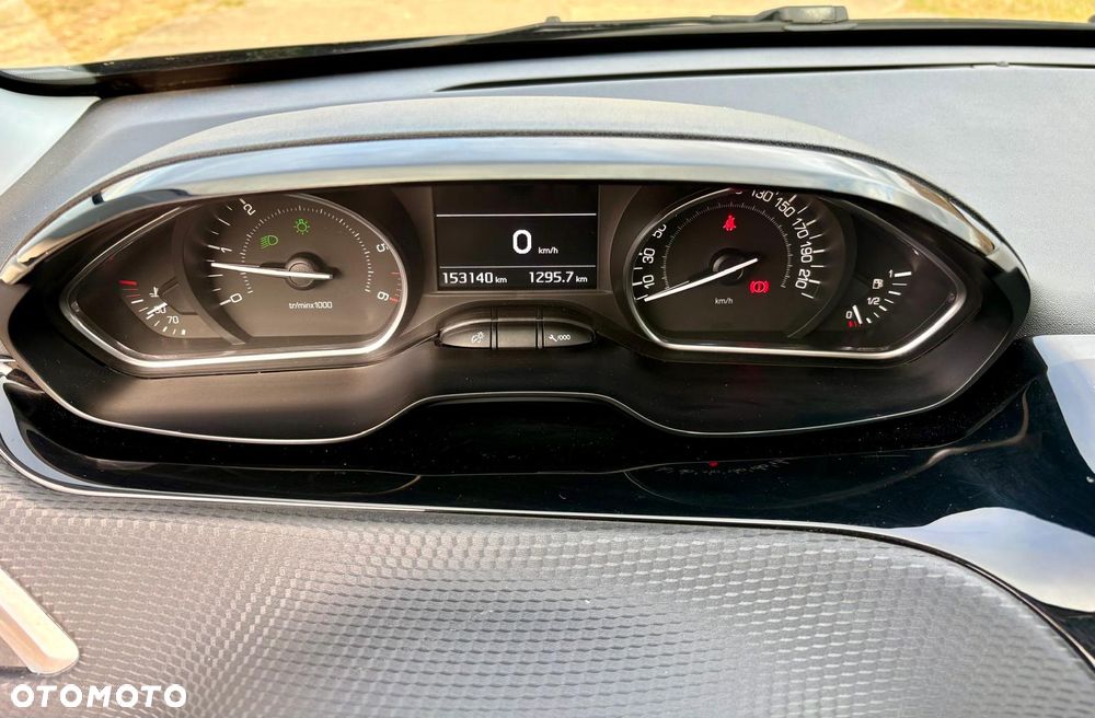 Peugeot 2008 BlueHDi 100 STOP & START Allure - 14