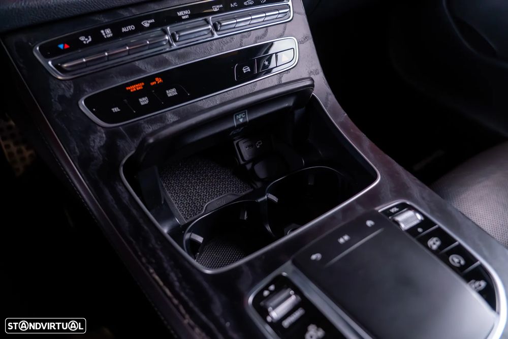 Mercedes-Benz E 53 AMG 4Matic+ - 28