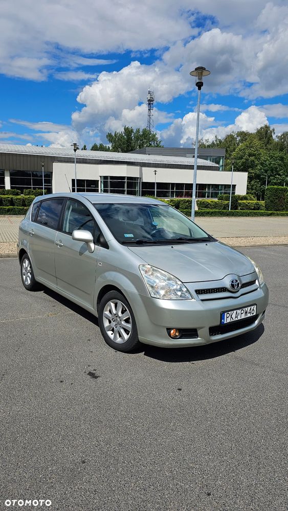 Toyota Corolla Verso 2.2 D-4D Gold - 1