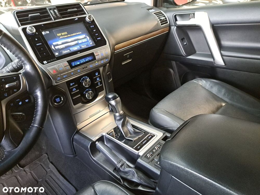 Toyota Land Cruiser LC 2.8 D-4D Invincible - 32