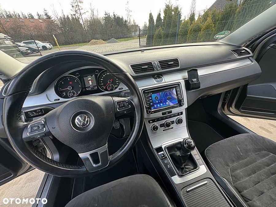 Volkswagen Passat 2.0 TDI Highline - 26