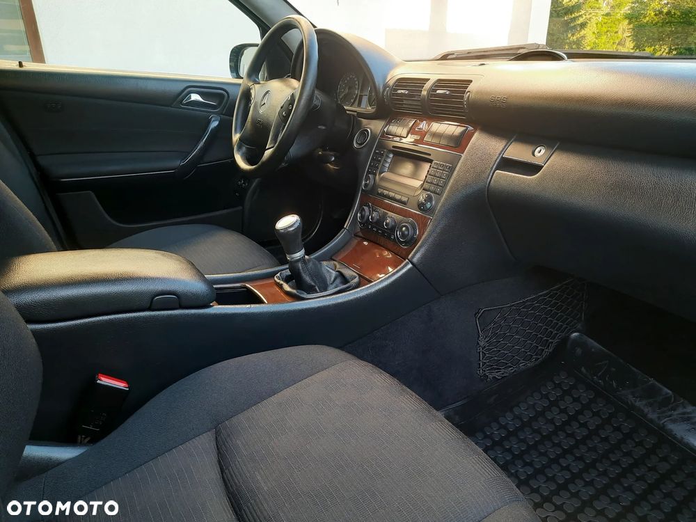 Mercedes-Benz Klasa C 180 Kompressor Sport Edition - 27