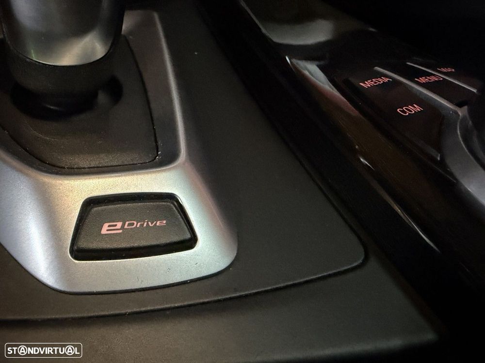BMW 330 e iPerformance Pack M - 31