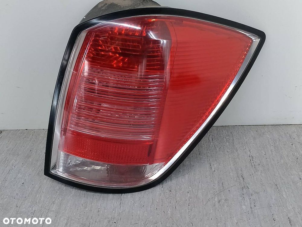 LAMPA TYLNA PRAWA OPEL ASTRA H 417002  24451840 KOMBI - 6