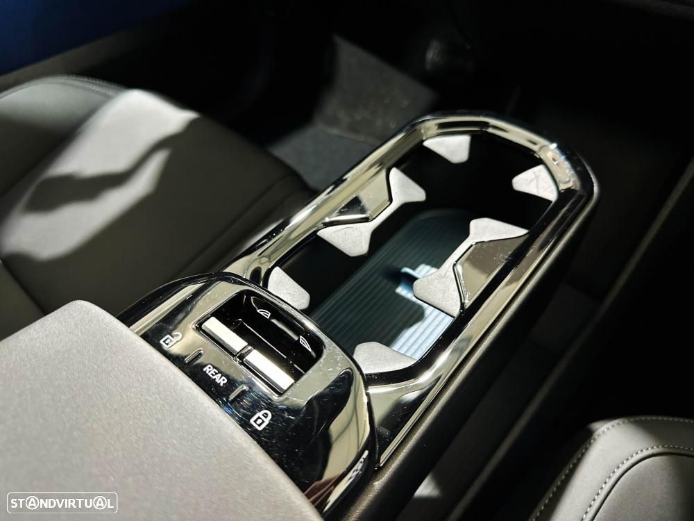 Volvo EX30 Single Motor Extended Range RWD Plus - 34