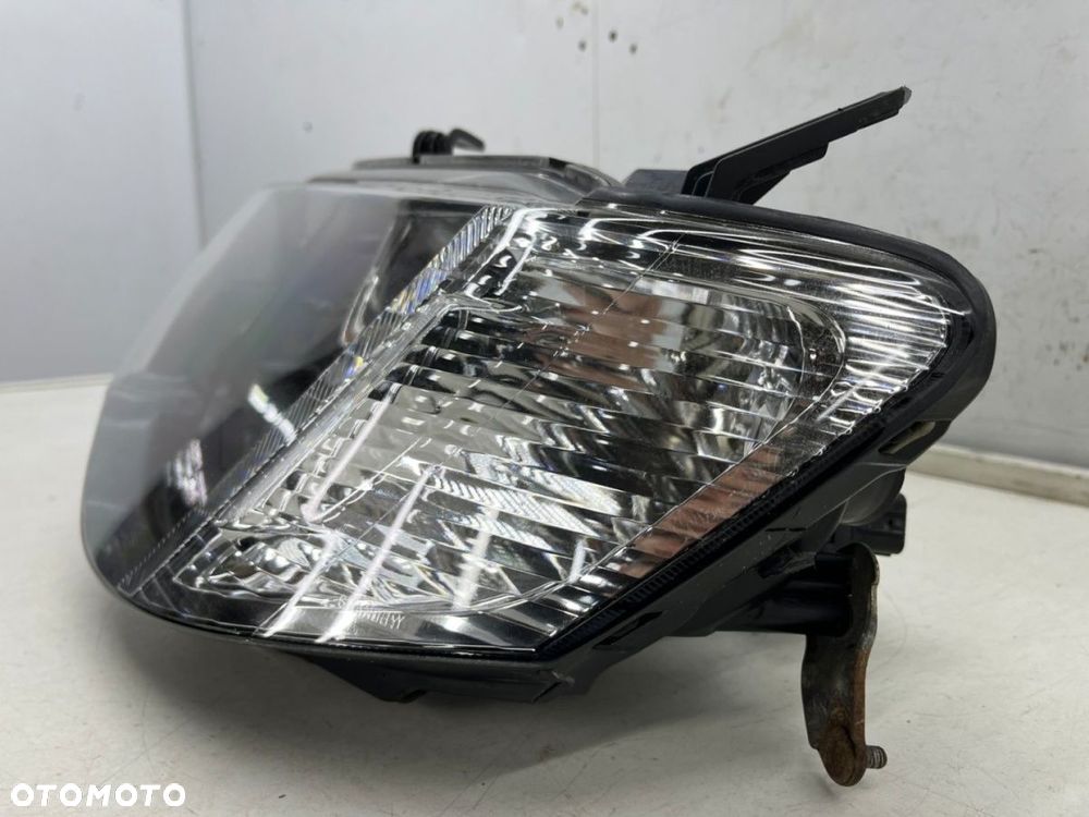 Lampa reflektor Mitsubishi L200 KA KB 05-10r. LEWA przednia H4 oryginalna lewy przód EU 8301b461 - 8