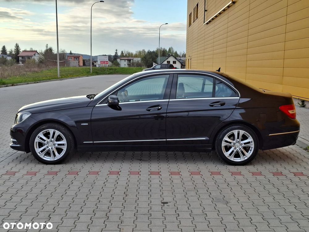 Mercedes-Benz Klasa C 180 CGI BlueEFFICIENCY Avantgarde - 13