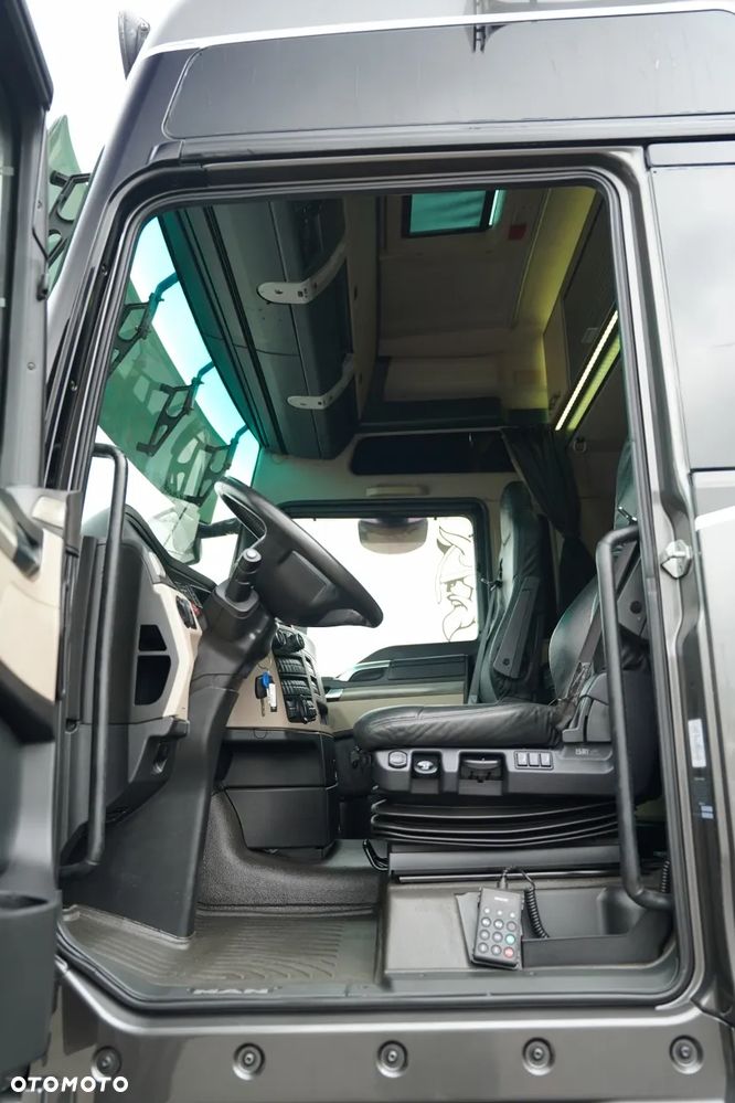 MAN TGX 18.580 / GX / RETARDER / CAŁY NA PODUSZKACH / NAVI RIO / BOGATE WYPOSAŻENIE / - 24