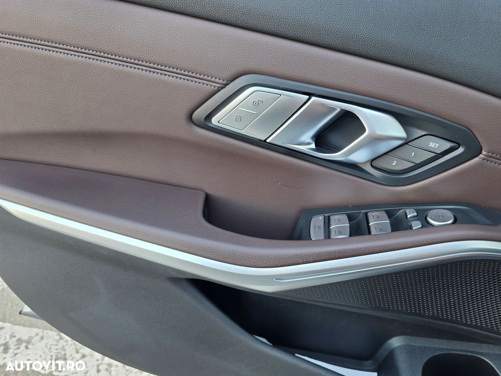 BMW Seria 3 320d xDrive AT MHEV - 32