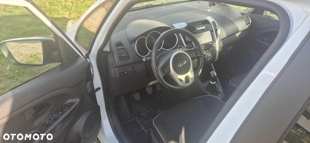 Kia Venga 2012 photo 4